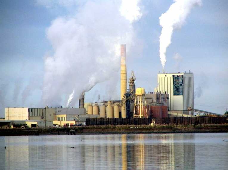 削减二氧化碳排放量急剧上升,尽管在工业化国家