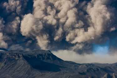 冰岛火山威胁的旅行计划,更新