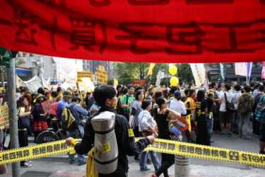 在台湾,反核抗议吸引200000