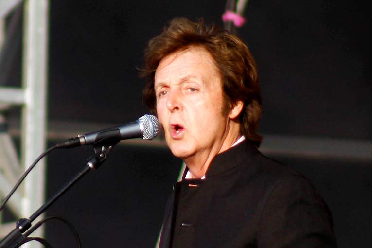 Paul McCartney提供支持的防化妆品测试