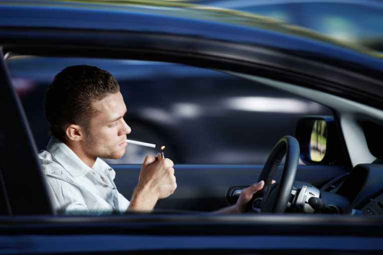 医生建议禁止在汽车内吸烟