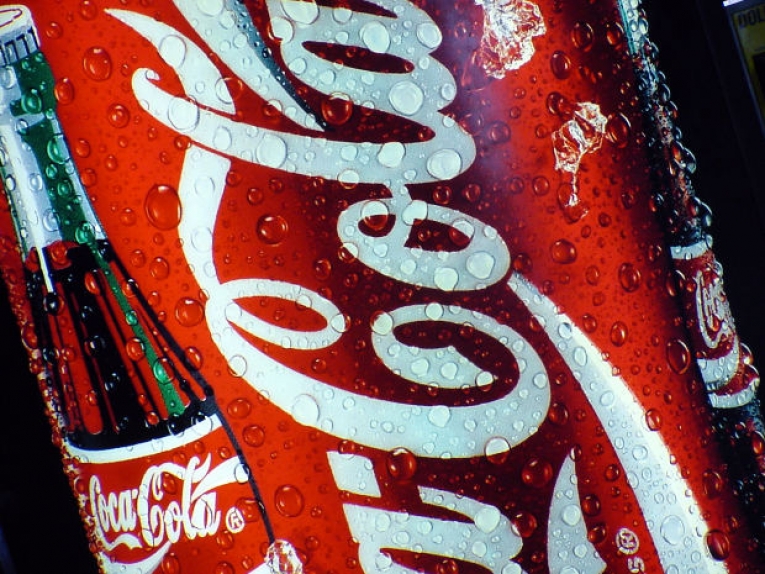 可口可乐的自动售货机保护了环境和口渴的人
