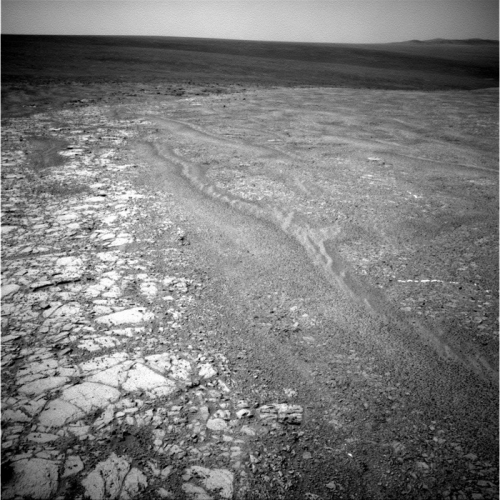 NASA的火星勘探Rover机会上的导航摄像头记录了西方边缘的观点