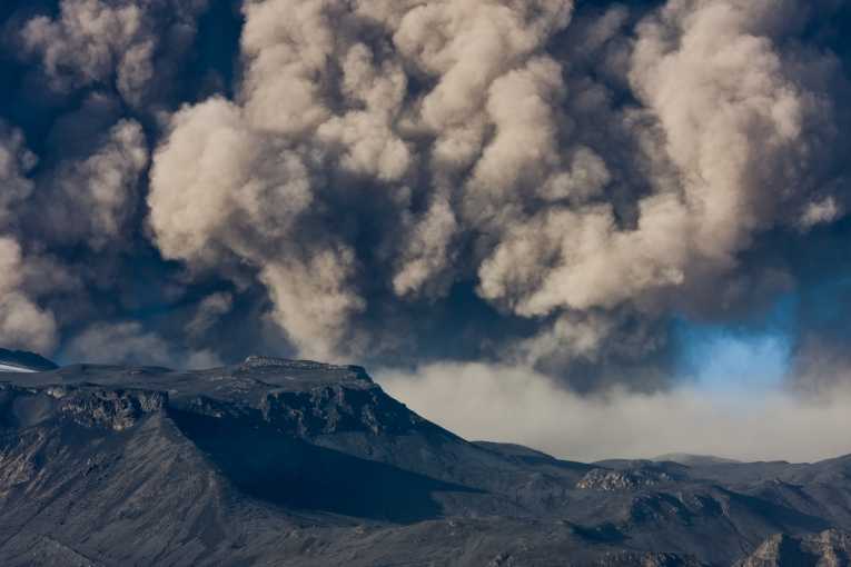 冰岛火山威胁旅行计划-更新