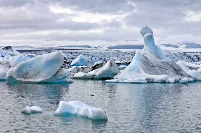 融化的冰山与二氧化碳的吸收