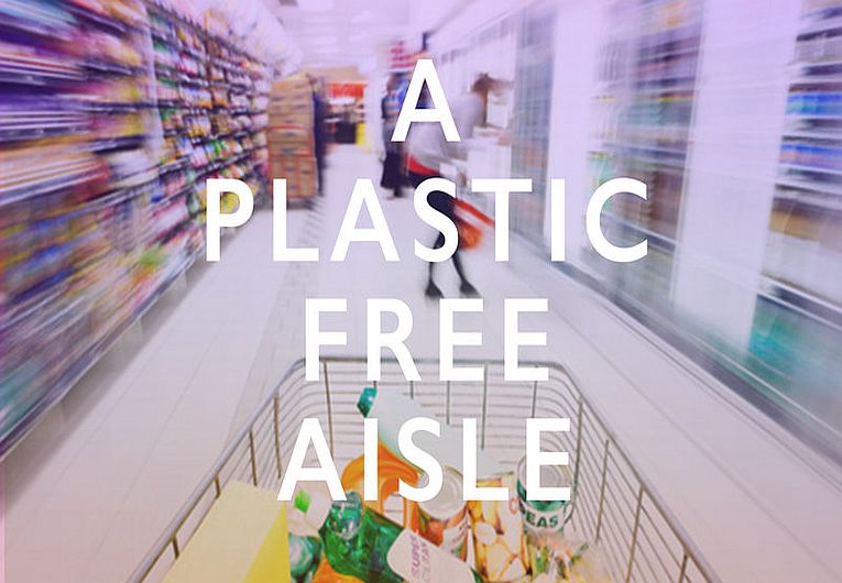 英国超市必须领先于应对塑料污染
