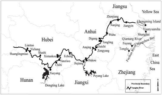 杨斯特湖的地理位置。南京大学是中国第二大最北的城市。宜昌在最西边，东边是海岸。白鳍豚的斑点是周调查(1979-1981年)所推断的1980年代白鳍豚的分布;方块表明张等人从1997年推断的Baiji的残余栖息地