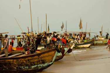 加纳沿海：打击环境威胁所需的努力