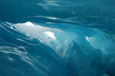 不规则的巨石表明了南极冰盖过去的行为