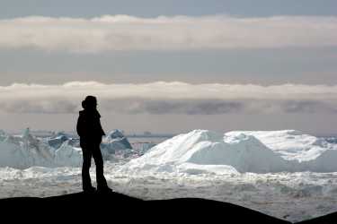 格陵兰加速冰丝网融化模型显示“锁定”海平面上升