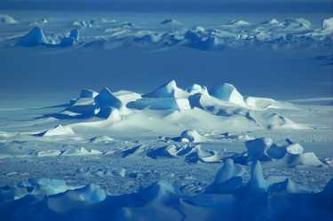 在对南极冰芯进行新的观察之后，对气候历史的回顾
