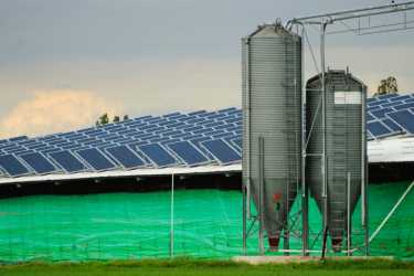 农场上的太阳能板