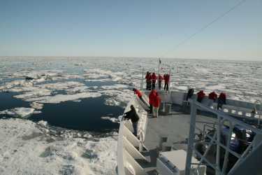 美国海军准备开放北极航道和不断上升的水域