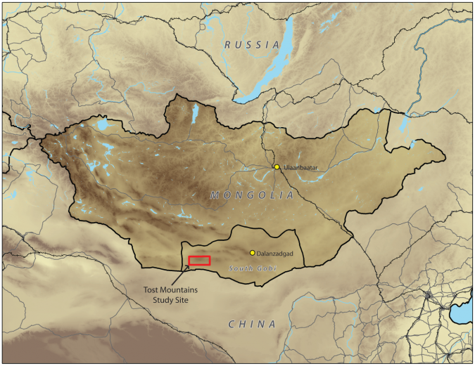 靠近中国边境，TOST山脉位于蒙古南部