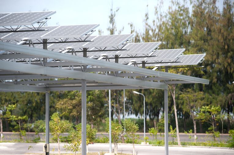 最新的太阳能前进对企业非常有吸引力。