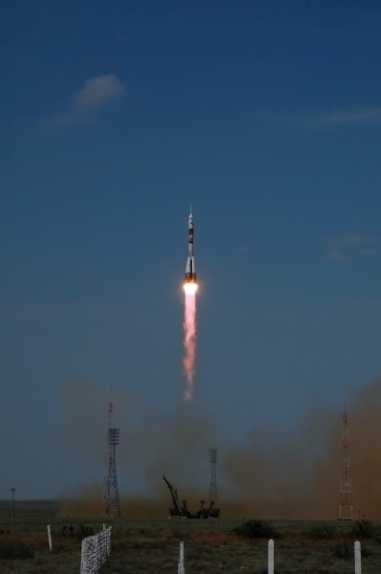 推出俄罗斯大豆TMA-15宇宙飞船到国际空间站，哈萨克斯坦